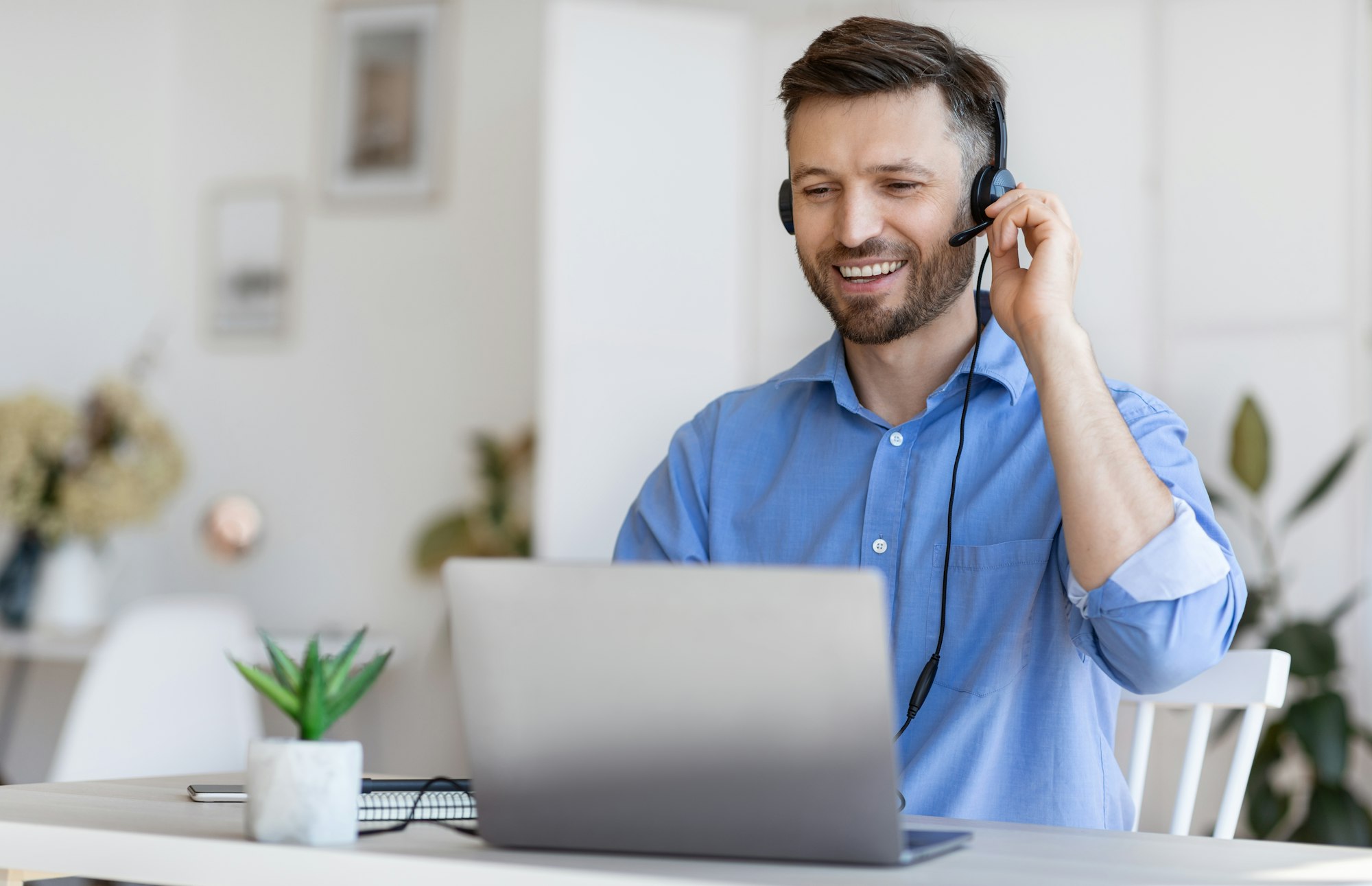 Hotline Operator. Handsome Man Customer Support Manager In Headset Consulting Clients Online